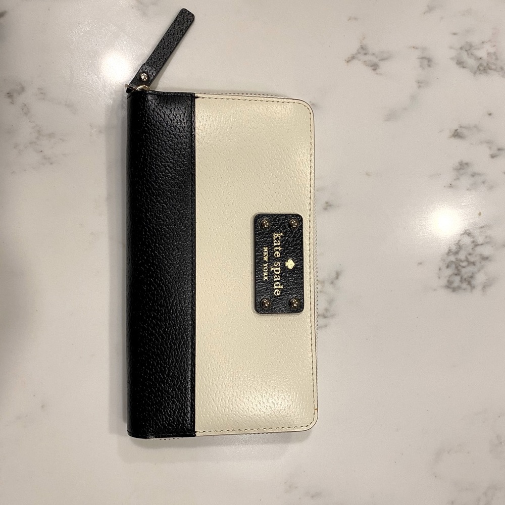 Kate Spade Zipper Wallet